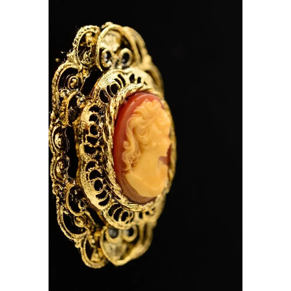 Gerry's Vintage Cameo Pin Brooch Antiqued Gold Oval Chunky Signed 1980s Bin5A